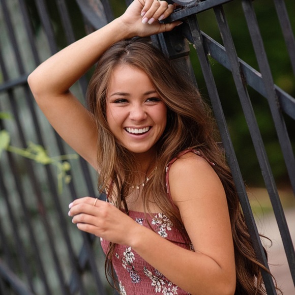 Meet your Posher, Maura - Picture 1 of 1